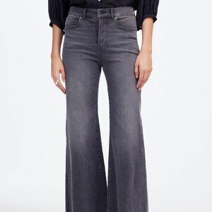Flared Wide-Leg Crop Jeans